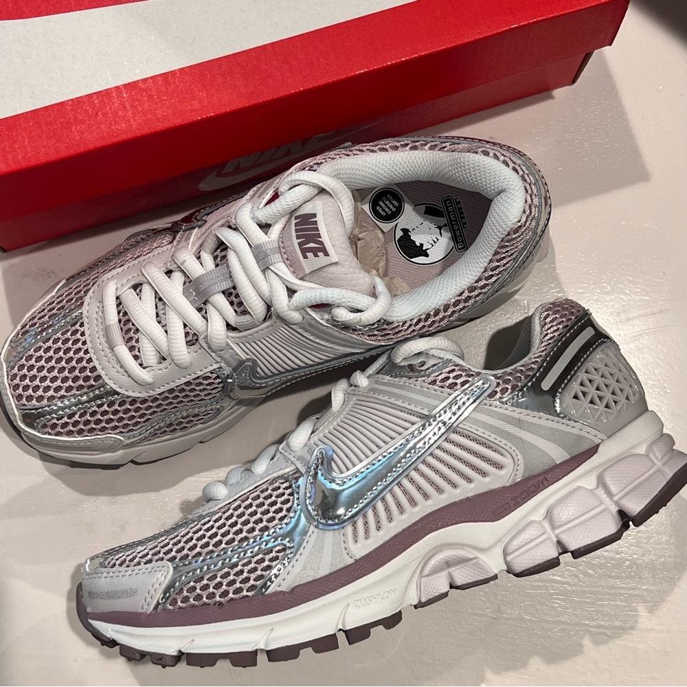 Nike Zoom Vomero 5 “Vast Grey/Platinum Violet/Taupe Grey/Metallic Silver”